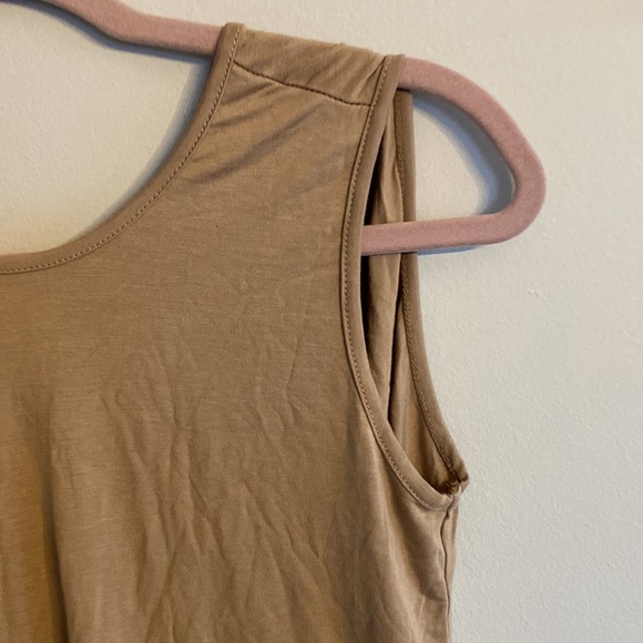 🟢10/$10 - sleeveless top - Picture 2 of 4